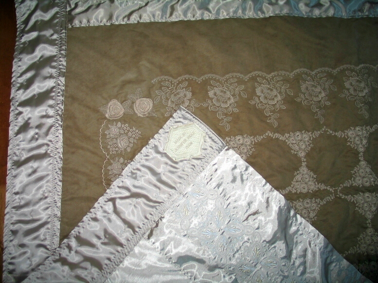whole-cloth-embroirdered-quilt